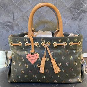GUC Dooney and Bourke handbag